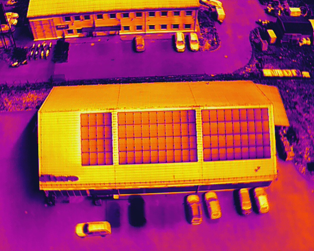 Zdjęcia z drona, filmy z drona, Inspekcja paneli fotowoltaicznych dronem,